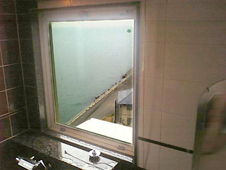 新居浜市/TRIP&TRIP (トリップ＆トリップ)/703号室“バリ”/バスルームからの眺め