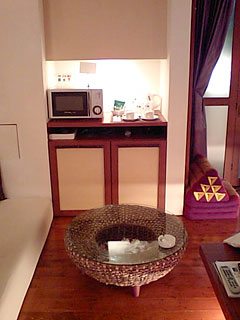 大洲市/Ｆｏｒｅｓｔ(ホテル フォレスト)/11号室/テーブルとお茶台