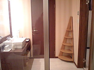 宇和島市/ホテル ノエル(Private Hills Noel)/104号室“Mode”/バスルームから見たサニタリルーム