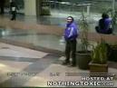 【監視カメラは見た！】公共の場で人の目を盗み観葉植物に　ウ◎コする男。